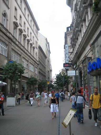 Einkaufen, Budapest, Ungarn, Váci utca Fußgängerzone Juli 2007