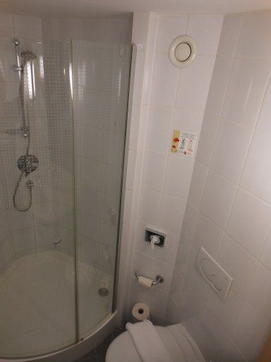 ibis Gyor, Győr, Ungarn, Bad mit Dusche und WC