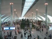 Dubai International Airport Terminal 3, Emirates®, Vereinigte Arabische Emirate, Blick vom Emirates® Restaurant auf die Halle