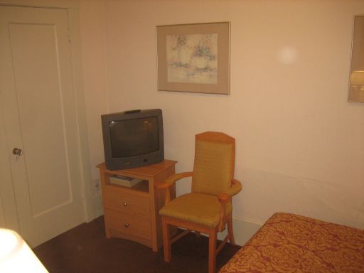 Grant Plaza Hotel, San Francisco, Kalifornien, USA, Zimmer 314 mit Wandschrank, Fernseher und Stuhl