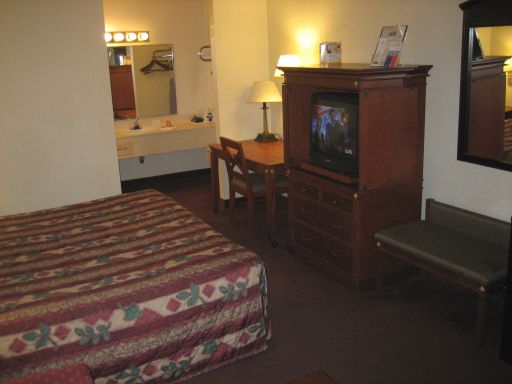 Howard Johnson Hotel, West Melbourne, Florida, USA, Fernseher, Kofferablage, Schreibtisch, Waschbecken