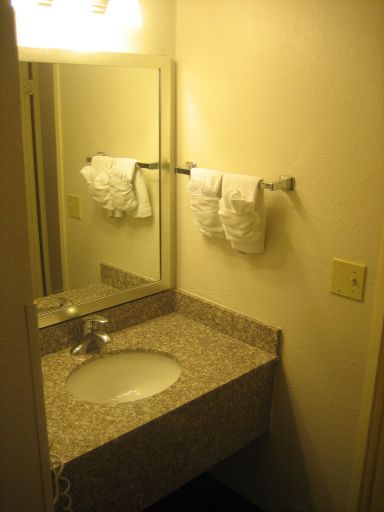 La Quinta Inn Downtown, Tucson, Arizona, USA, Waschtisch aus Marmor mit großem Spiegel