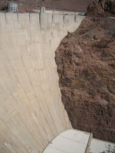 Hoover Dam, Nevada, Arizona, USA, Kontrast zum Felsen
