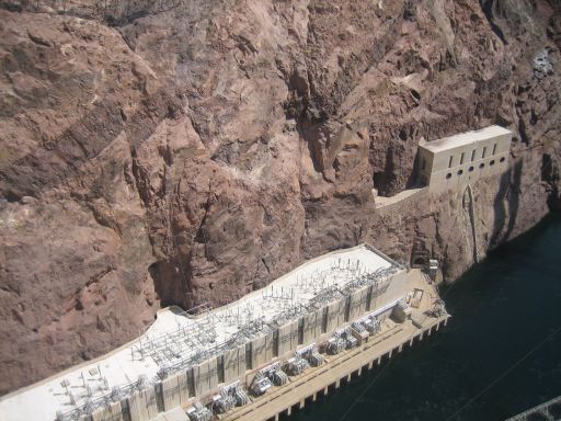 Hoover Dam, Nevada, Arizona, USA, Generatoren Gebäude und Wasser Bypass