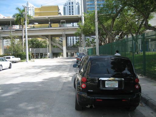 Miami-Dade Metromover, Miami, Florida, Vereinigte Staaten von Amerika, kostenloser Parkplatz in der Nähe einer Station