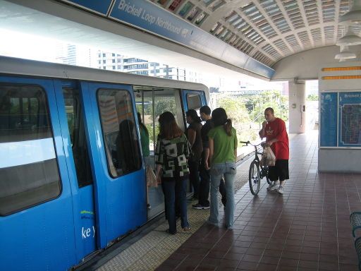 Miami-Dade Metromover, Miami, Florida, Vereinigte Staaten von Amerika, Bahnsteig Brickell Loop Northbound