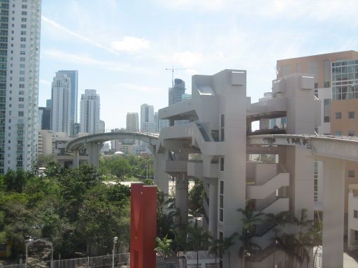 Miami-Dade Metromover, Miami, Florida, Vereinigte Staaten von Amerika, Aufzüge und Treppen einer Station