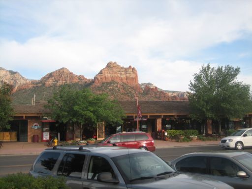 Sedona, Arizona, Vereinigte Staaten von Amerika, Hauptstraße mit Shops und Restaurants