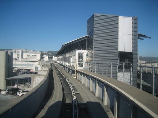 Flughafen SFO, San Francisco, Vereinigte Staaten von Amerika, AirTrain Fahrstrecke und Station