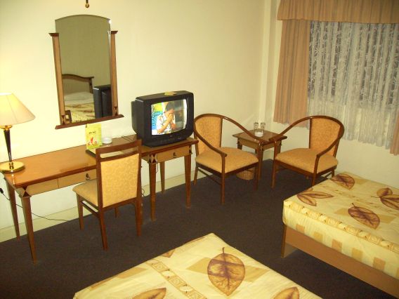 Liberty 4 Hotel, Ho Chi Minh, Saigon, Vietnam, Standard Zimmer mit 2 Einzelbetten, TV, Sitzecke, Tisch Stuhl, Spiegel